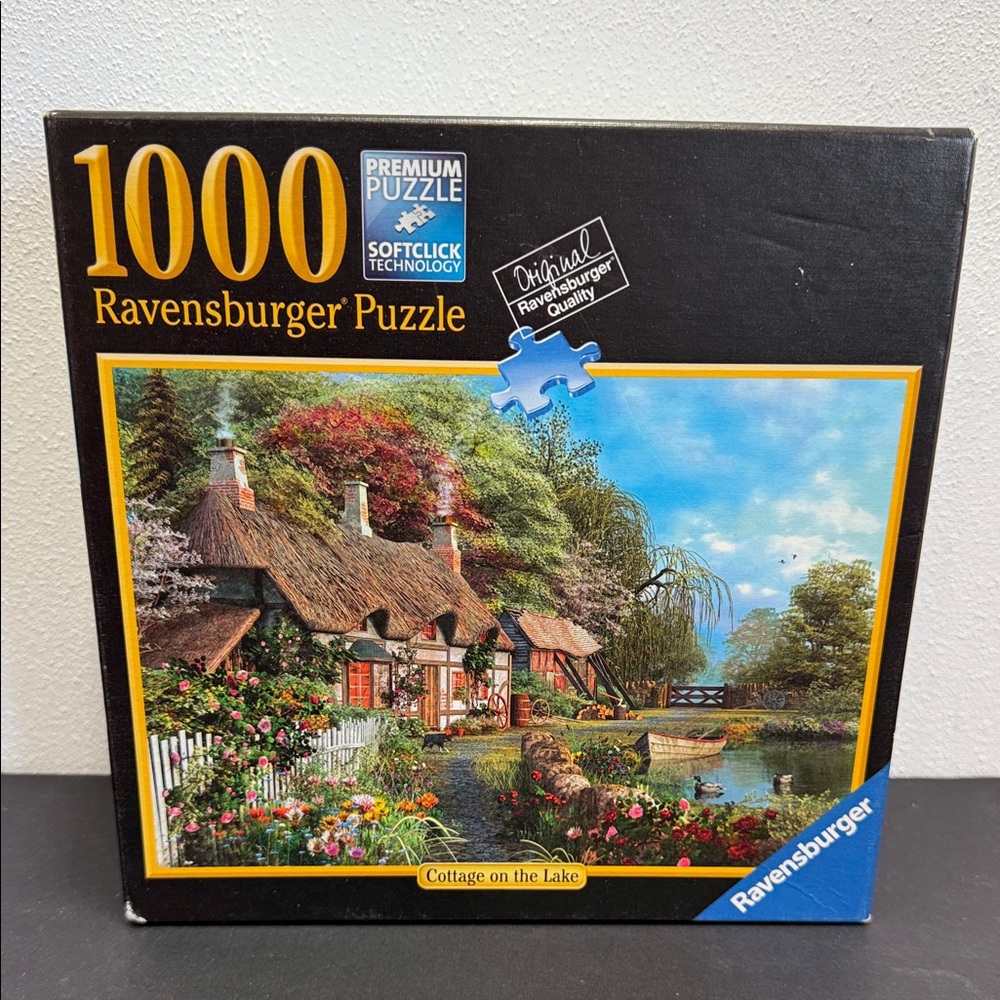 Ravensburger 🔴2/$25🔴Premium Puzzle Cottage On The Lake 1000 Pieces